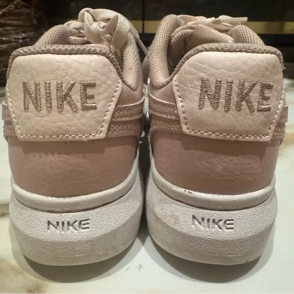 Nike women court